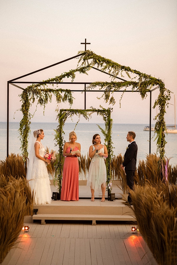 lush-garden-style-wedding-parga-touches-elegance_32x