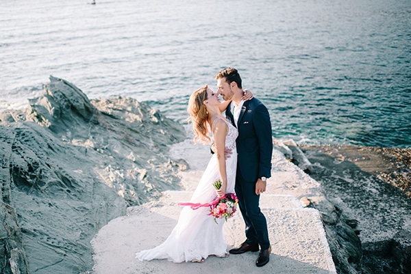 modern-summer-wedding-kythnos-vivid-colors_05