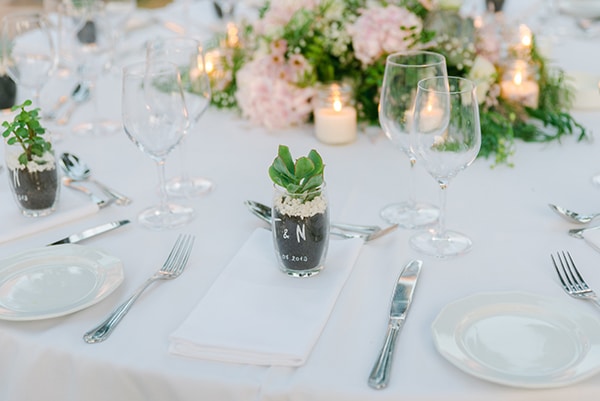 beautiful-outdoor-wedding-succulents-gold-details_18