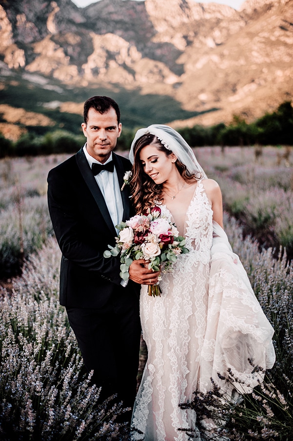 gorgeous-outdoor-wedding-dried-flowers-marsala-peonies_02