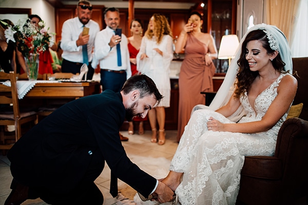 gorgeous-outdoor-wedding-dried-flowers-marsala-peonies_05