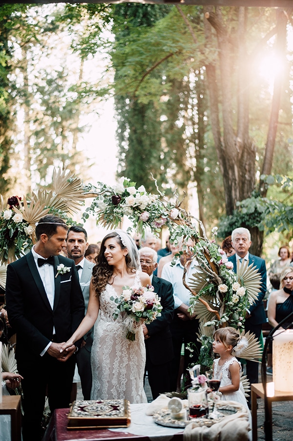 gorgeous-outdoor-wedding-dried-flowers-marsala-peonies_14