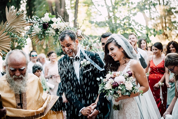 gorgeous-outdoor-wedding-dried-flowers-marsala-peonies_16