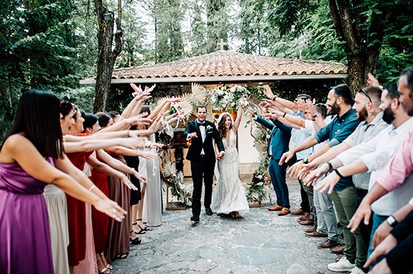 gorgeous-outdoor-wedding-dried-flowers-marsala-peonies_18