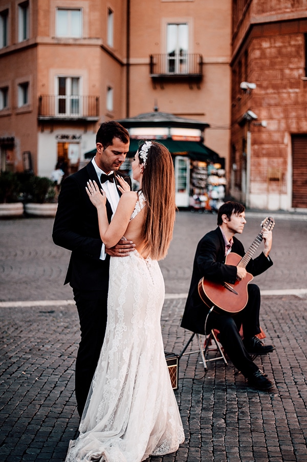 gorgeous-outdoor-wedding-dried-flowers-marsala-peonies_23x