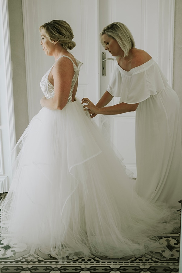 intimate-destination-wedding-santorini-bursting-pampas-grass_07