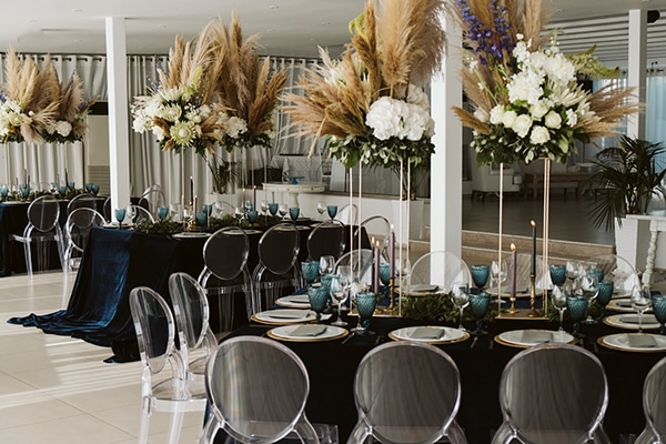intimate-destination-wedding-santorini-bursting-pampas-grass_17