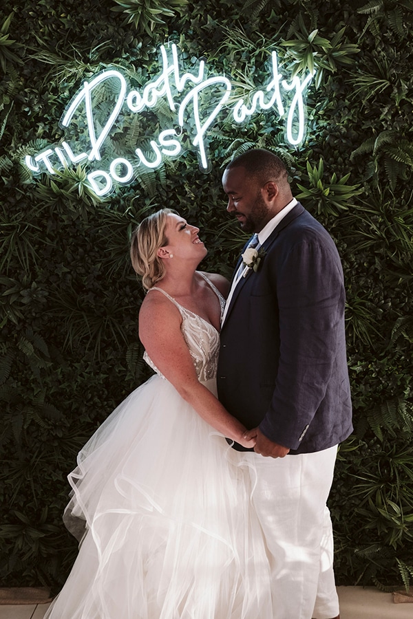 intimate-destination-wedding-santorini-bursting-pampas-grass_29