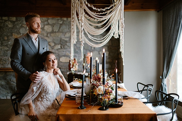 romantic-winter-elopement-warm-colors-cozy-accents-elegant-details_01