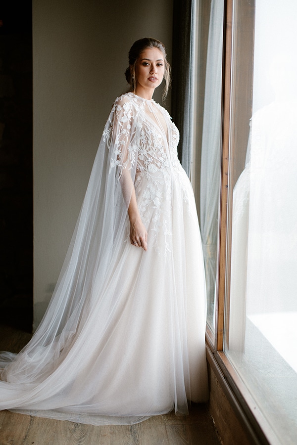 romantic-winter-elopement-warm-colors-cozy-accents-elegant-details_01x