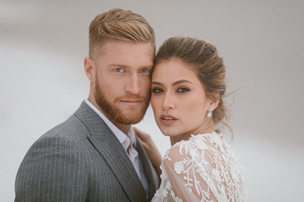 romantic-winter-elopement-warm-colors-cozy-accents-elegant-details_05