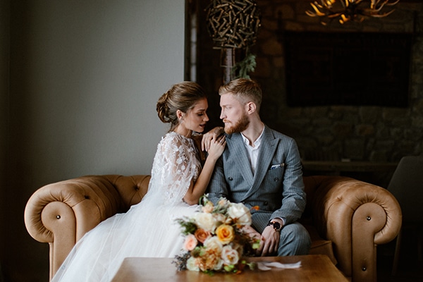romantic-winter-elopement-warm-colors-cozy-accents-elegant-details_06