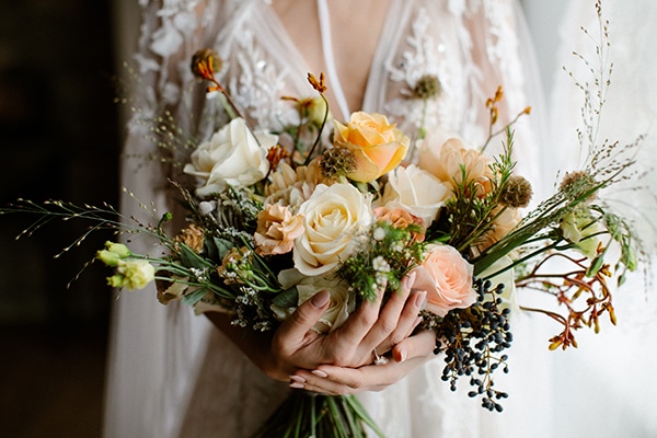 romantic-winter-elopement-warm-colors-cozy-accents-elegant-details_09
