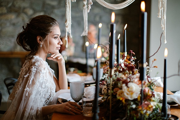 romantic-winter-elopement-warm-colors-cozy-accents-elegant-details_13x