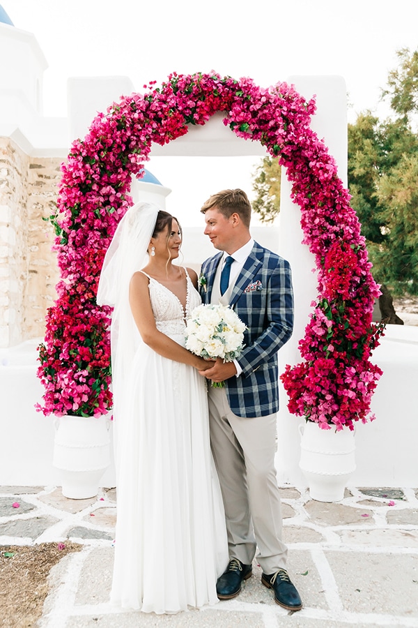 romantic-summer-wedding-paros-bougainvillea_01x