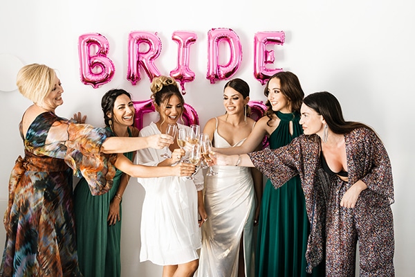 romantic-summer-wedding-paros-bougainvillea_04