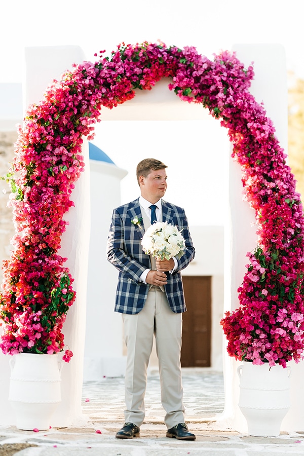 romantic-summer-wedding-paros-bougainvillea_12