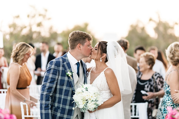 romantic-summer-wedding-paros-bougainvillea_18