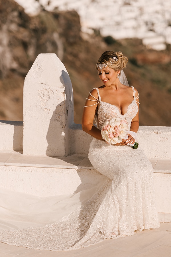 glamorous-summer-wedding-santorini-island-pastel-hues_03
