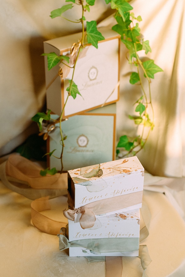 minimal-outdoor-wedding-athens-white-roses-peonies_03x