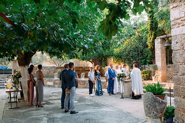 minimal-outdoor-wedding-athens-white-roses-peonies_11