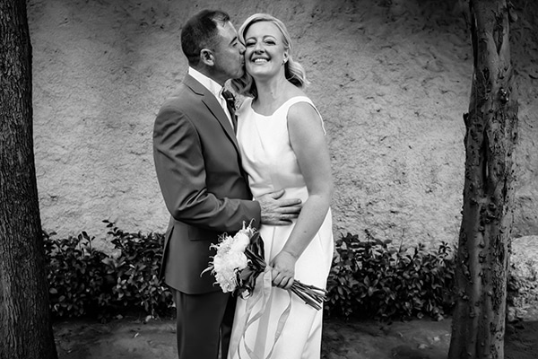 minimal-outdoor-wedding-athens-white-roses-peonies_15