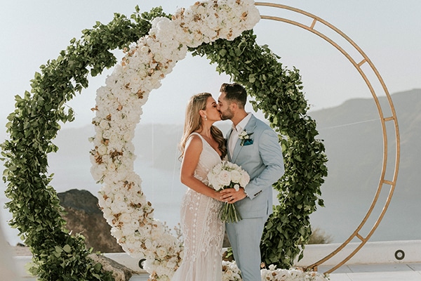 autumn-fairytale-wedding-santorini-island-most-dreamy-views_01x
