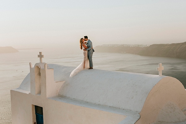 autumn-fairytale-wedding-santorini-island-most-dreamy-views_03