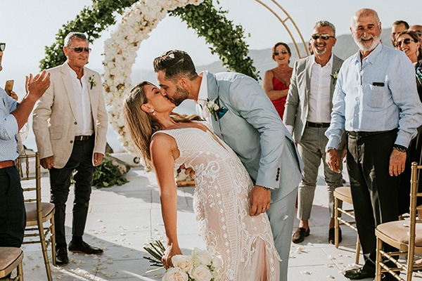 autumn-fairytale-wedding-santorini-island-most-dreamy-views_25