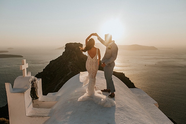 autumn-fairytale-wedding-santorini-island-most-dreamy-views_41