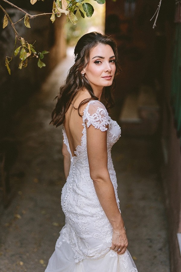romantic-fall-wedding-athens-white-coral-hues_04x