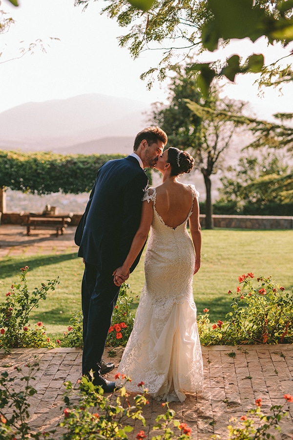 romantic-fall-wedding-athens-white-coral-hues_51