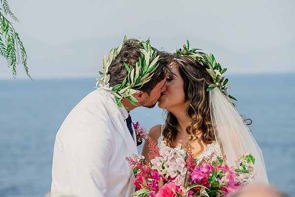 romantic-summer-wedding-kefalonia-bougainvillea_07