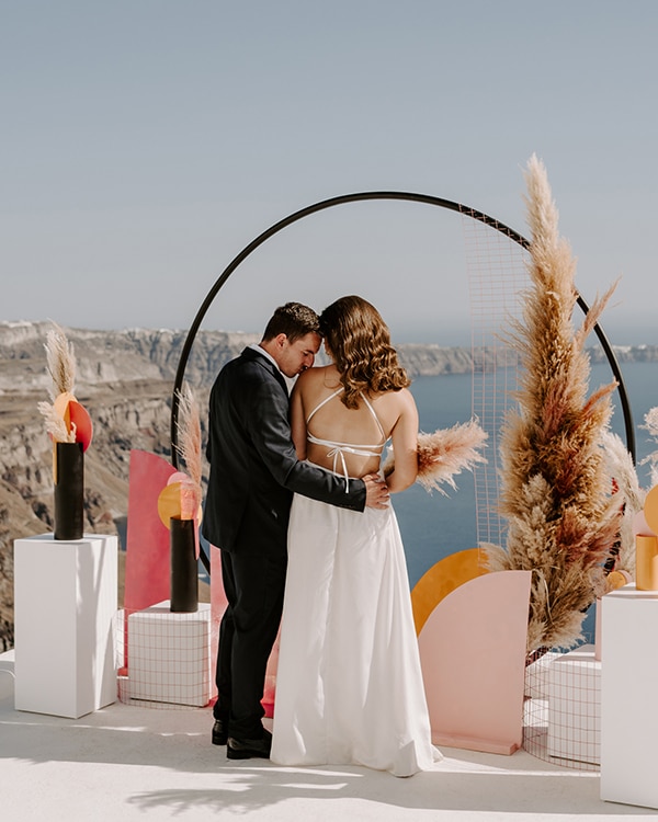 utterly-romantic-elopement-santorini-modern-details_01x