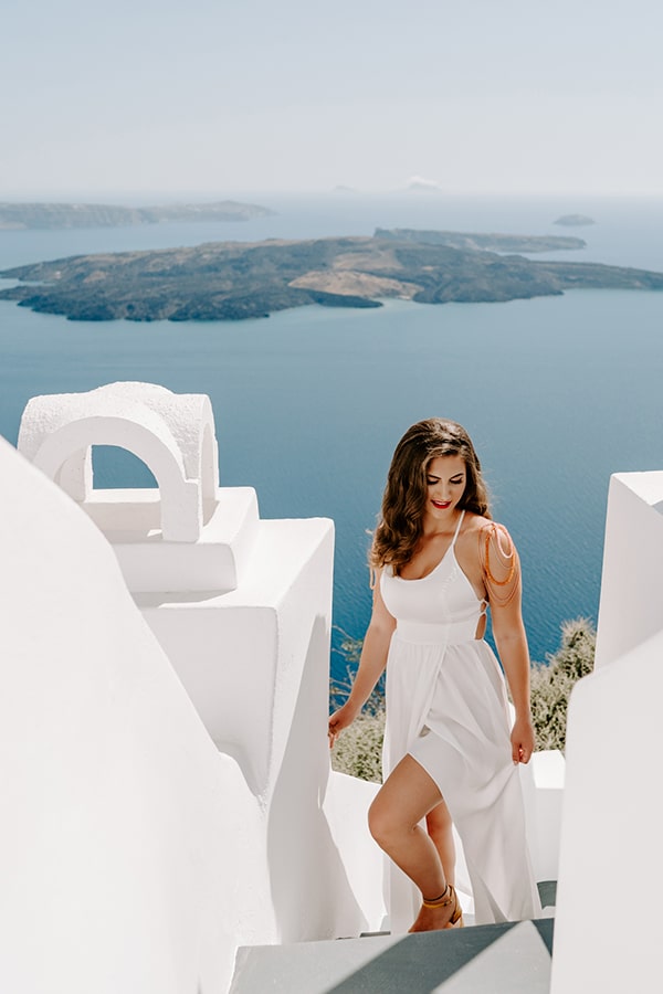 utterly-romantic-elopement-santorini-modern-details_05x
