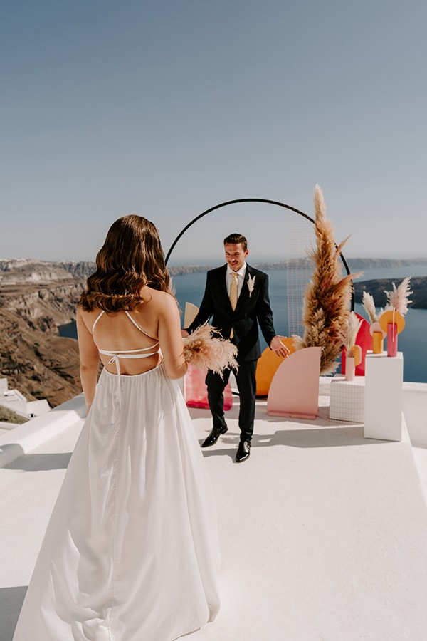 utterly-romantic-elopement-santorini-modern-details_07x