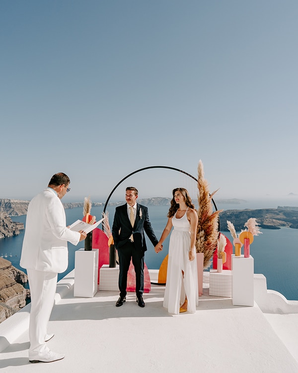 utterly-romantic-elopement-santorini-modern-details_08x