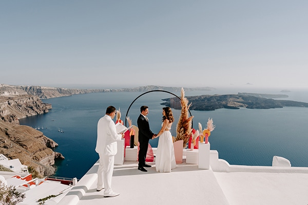 utterly-romantic-elopement-santorini-modern-details_09
