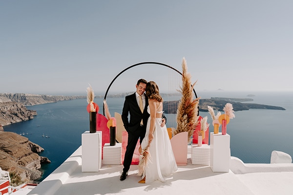 utterly-romantic-elopement-santorini-modern-details_09x