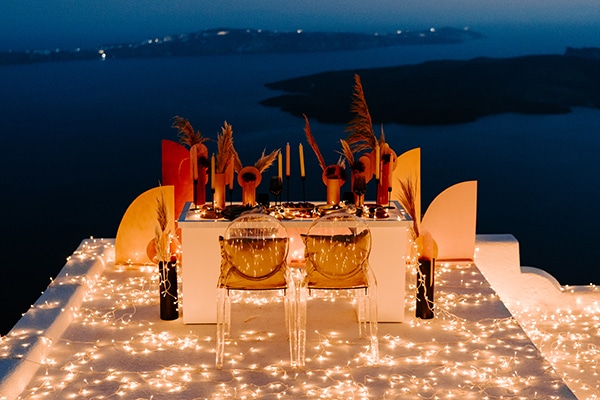 utterly-romantic-elopement-santorini-modern-details_22x