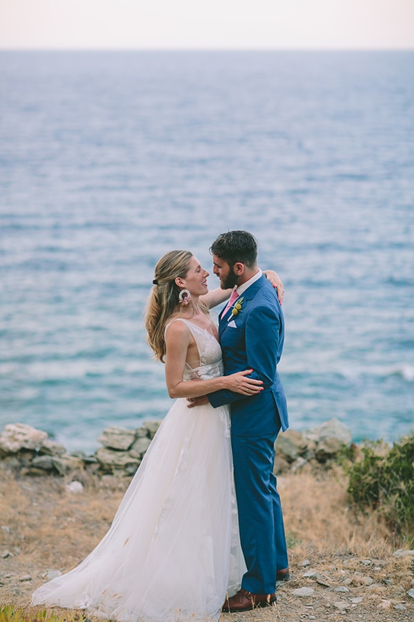 dreamy-destination-wedding-greece-vibrant-pops-bougainvillea-blossoms_01x