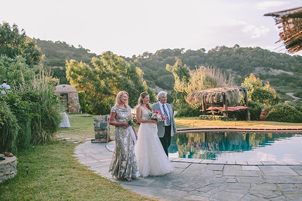 dreamy-destination-wedding-greece-vibrant-pops-bougainvillea-blossoms_15