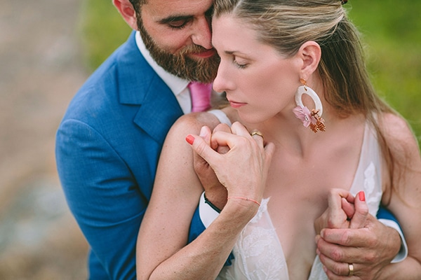 dreamy-destination-wedding-greece-vibrant-pops-bougainvillea-blossoms_34