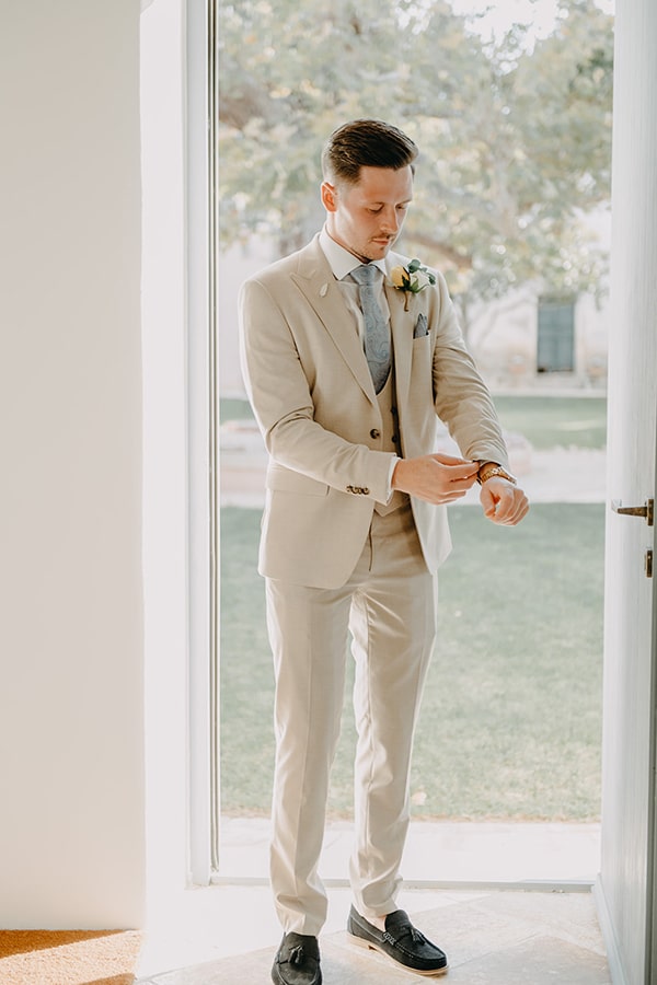 intimate-destination-wedding-corfu-sunflowers-rustic--flair_14