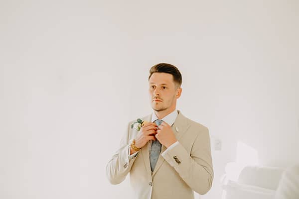 intimate-destination-wedding-corfu-sunflowers-rustic--flair_15