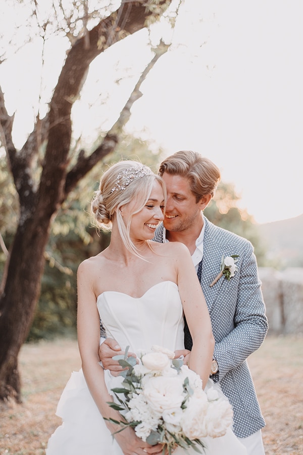 romantic-destinantion-wedding-corfu-roses-hydrangeas-pastel-hues_01x