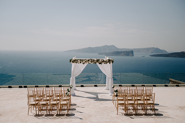 intimate-wedding-santorini-romantic-blooms-fairy-lights_09