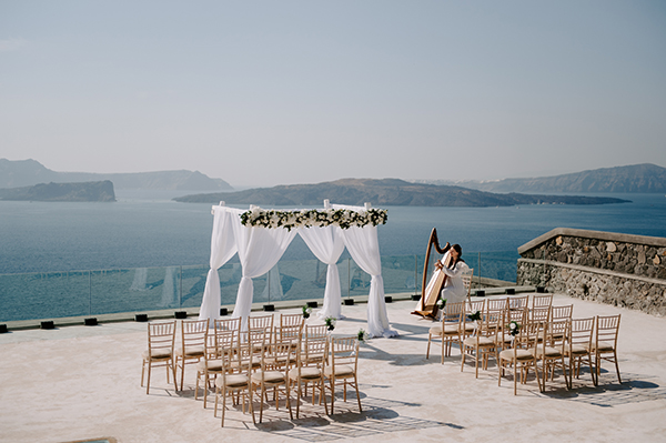intimate-wedding-santorini-romantic-blooms-fairy-lights_13