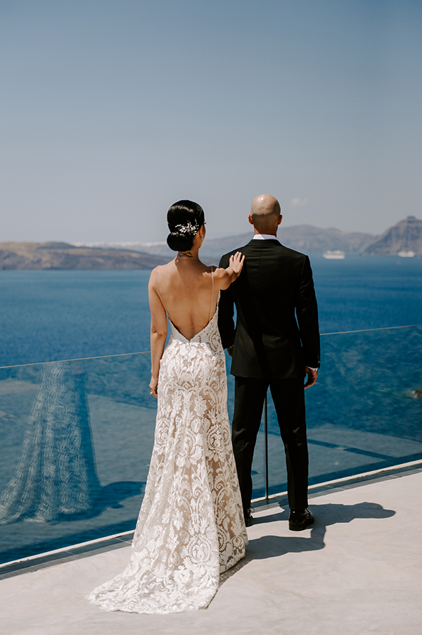 intimate-wedding-santorini-romantic-blooms-fairy-lights_18