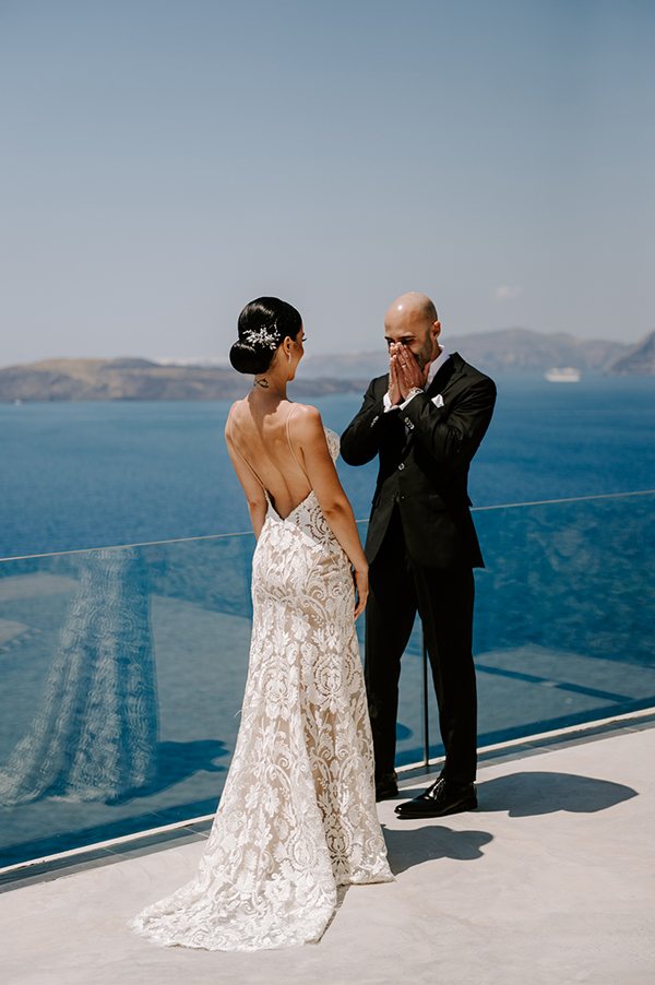 intimate-wedding-santorini-romantic-blooms-fairy-lights_19
